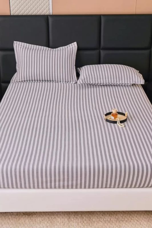 Простирадло на резинці + 2 наволочки